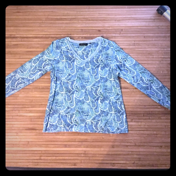 Free with any purchase of 2 Pretty teal Top - Picture 1 of 2