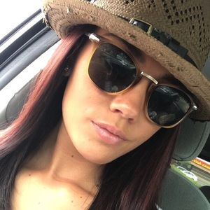 Meet your Posher, Brooke