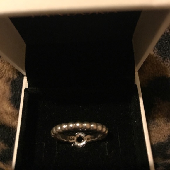 R E T I R E D GORGEOUS PANDOR RING ππ€π€π€ - Picture 4 of 4