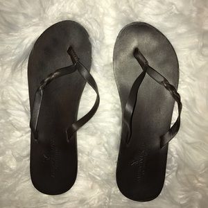 AEO BROWN FLIP FLOPS