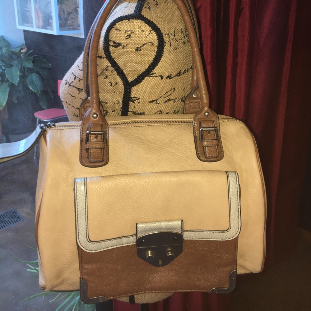 Jessica Simpson satchel 💼