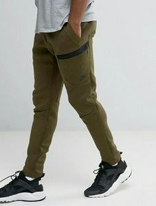 NIKE Tech Fleece Slim Trousers in Green