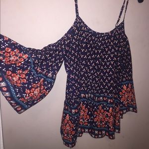 💓Large off the shoulder top!