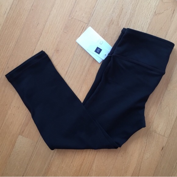 GapFit Capri leggings - Picture 2 of 3