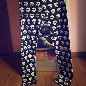 Black Skull Leggings 🖤