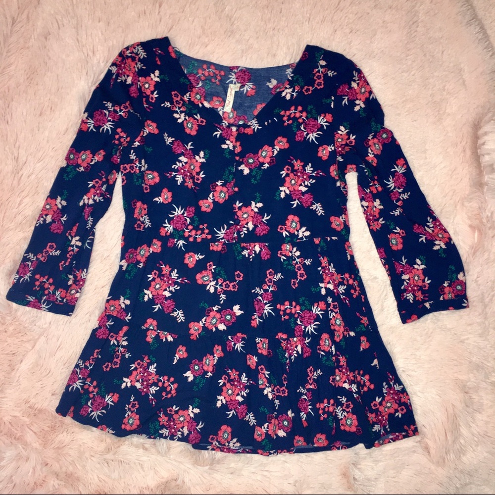 •Red camel navy floral shirt•