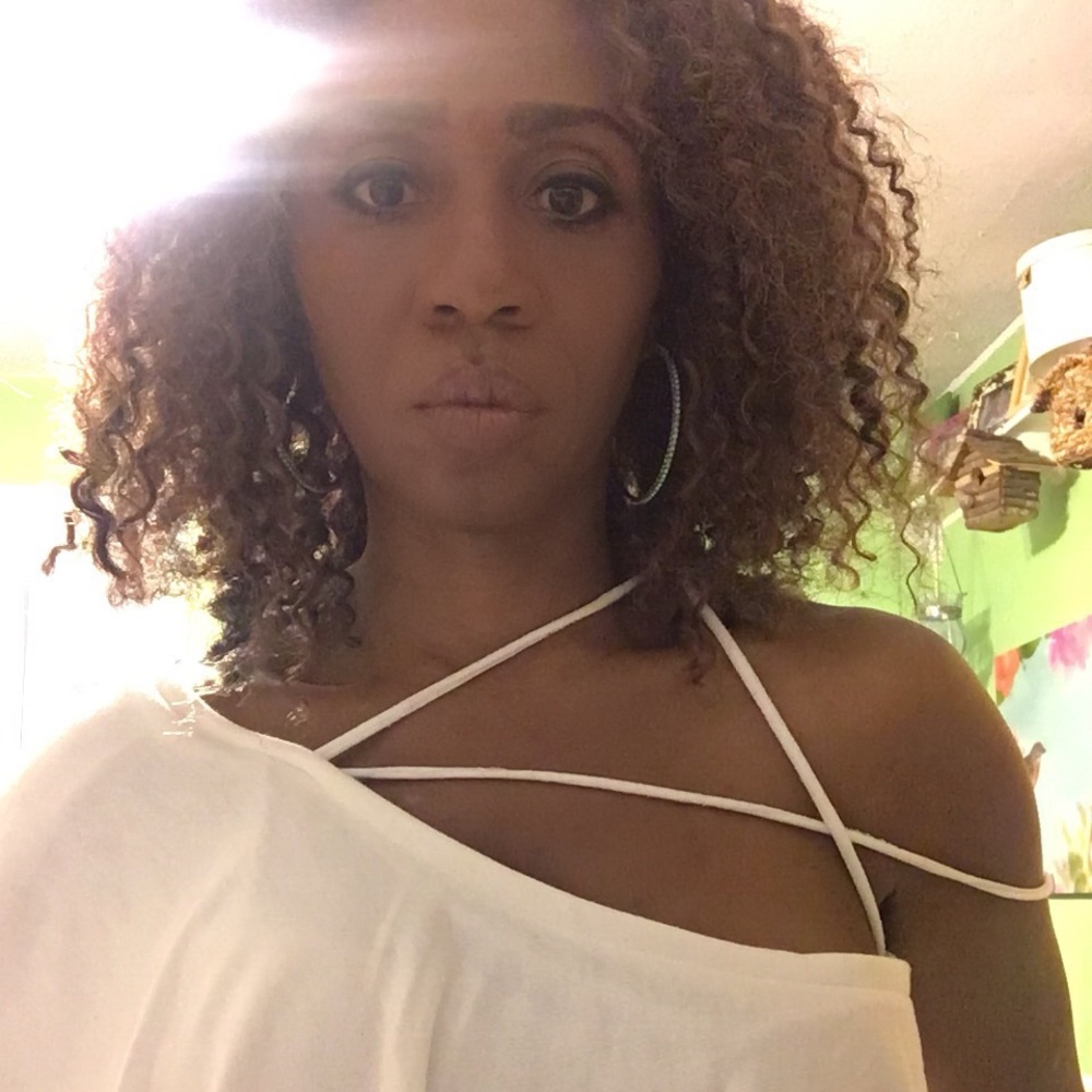 Meet your Posher, Yolanda