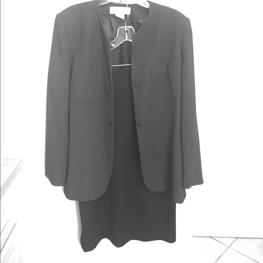 Jones of New York 2 piece suit.