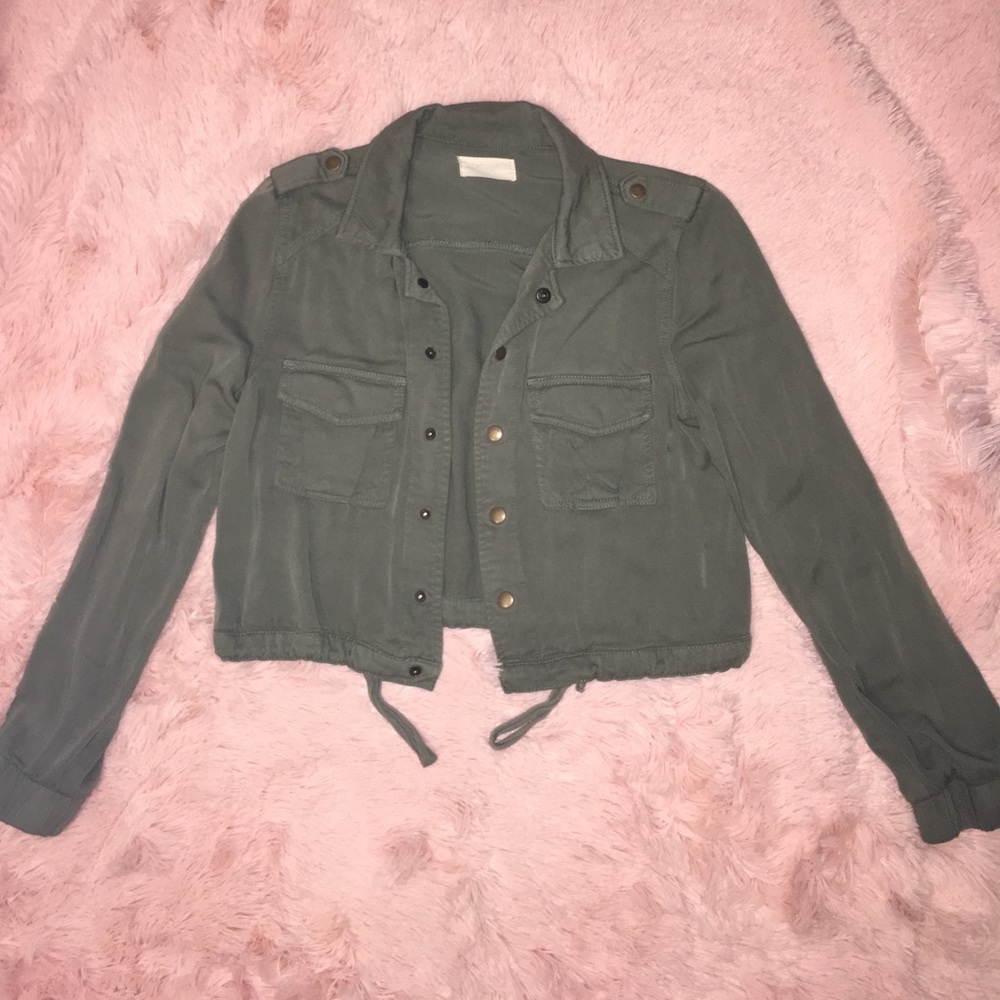 •Army green jacket•