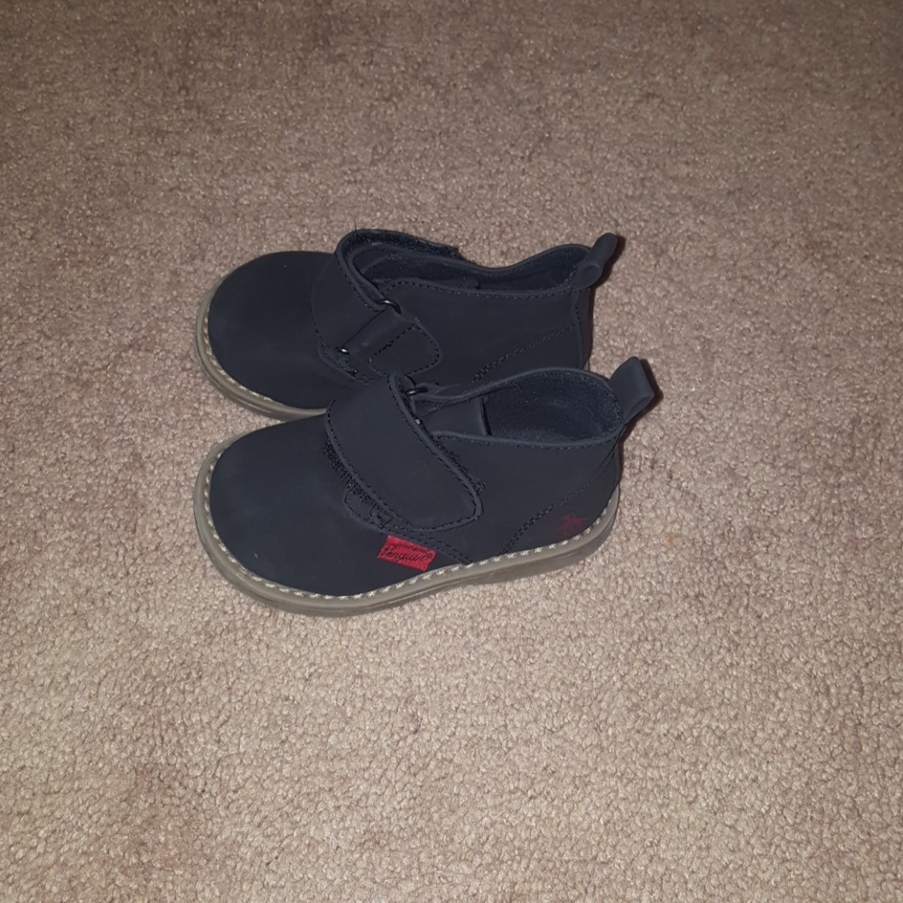 An Original Penguin shoes size 6