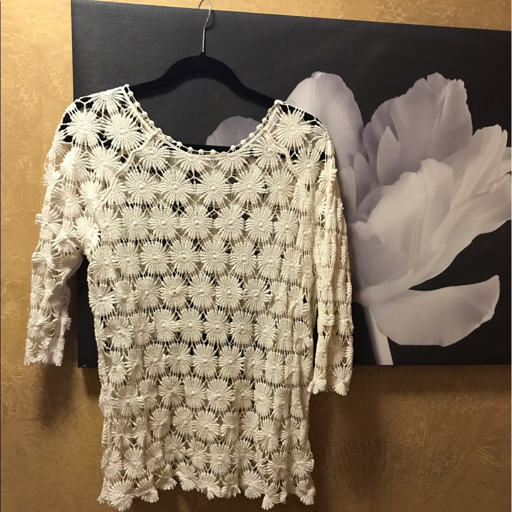 Pretty 3/4 arm length shirt