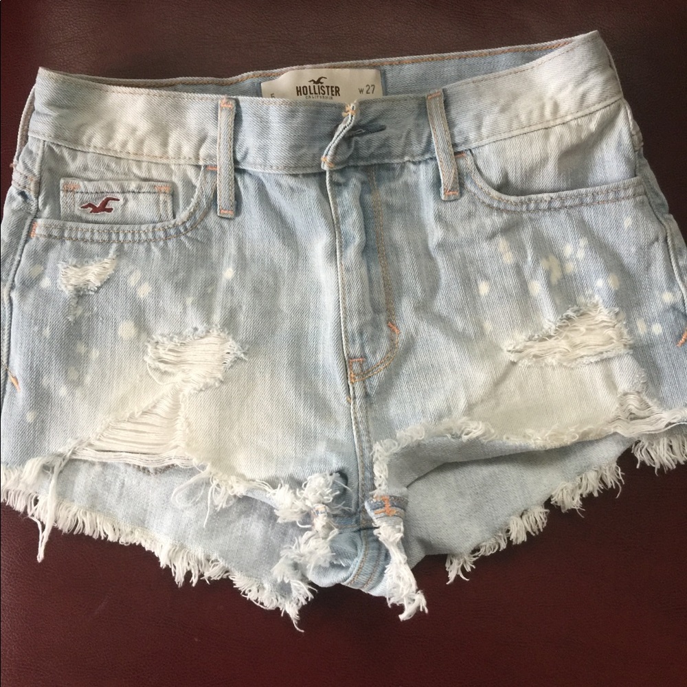 AMerican Eagle distressed short.