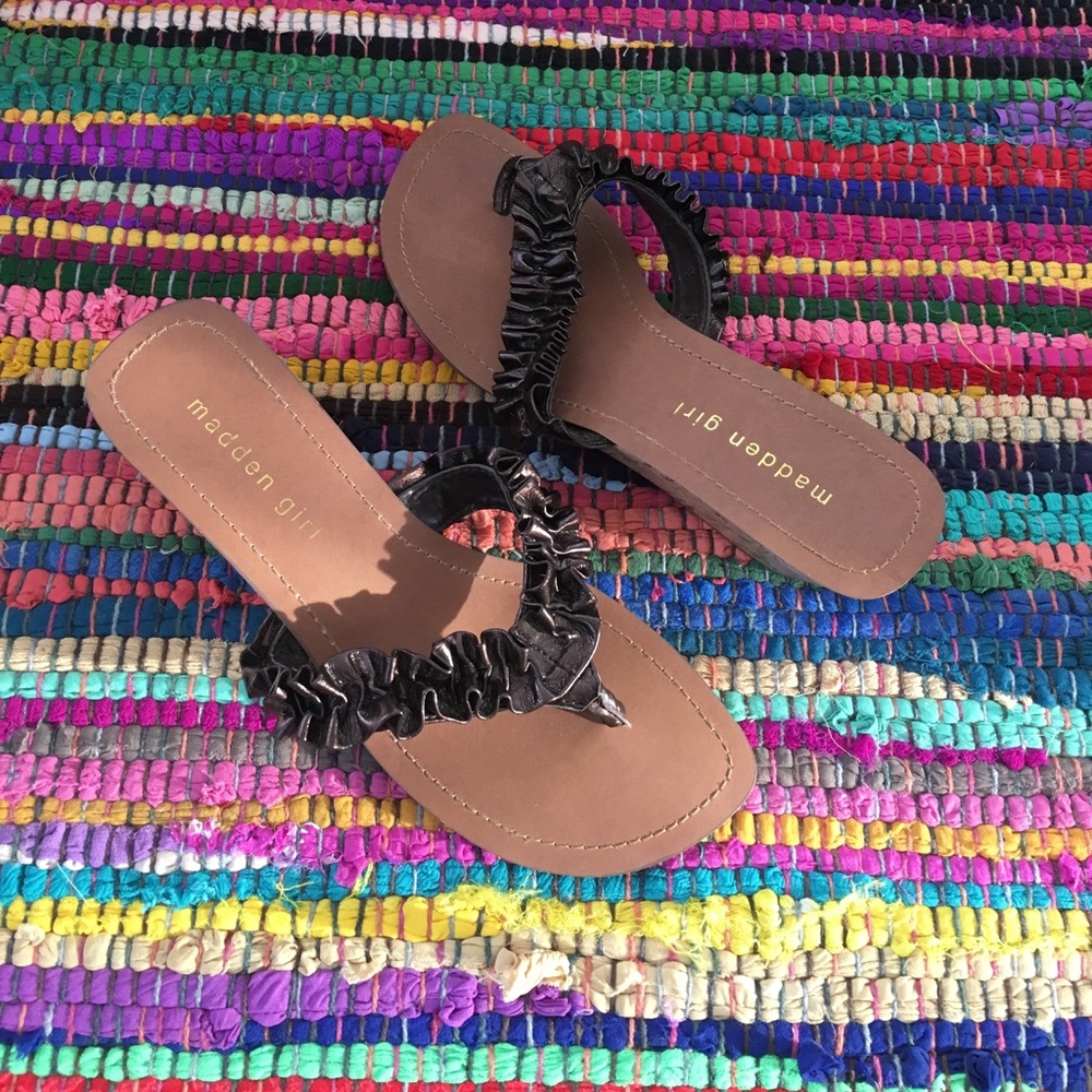 💛Madden Girl💛almost NEW sandals