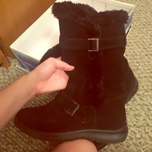 Black fur boots