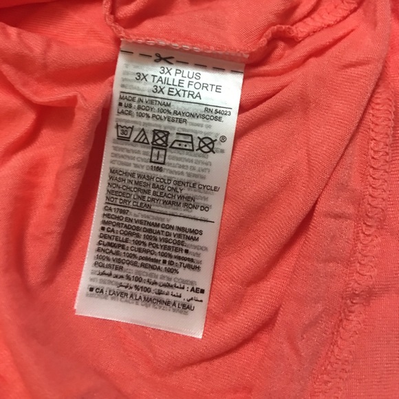 Old Navy Plus Size Tee - Picture 2 of 3