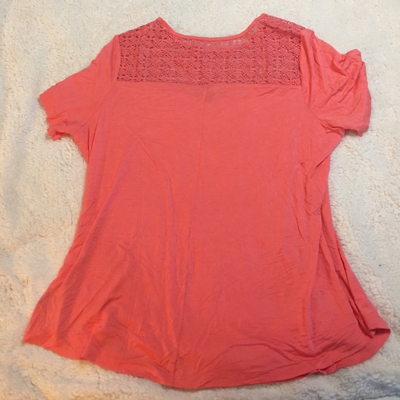 Old Navy Plus Size Tee - Picture 3 of 3