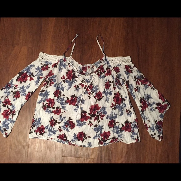 Flowered blouse🌸🌹 - Picture 1 of 2