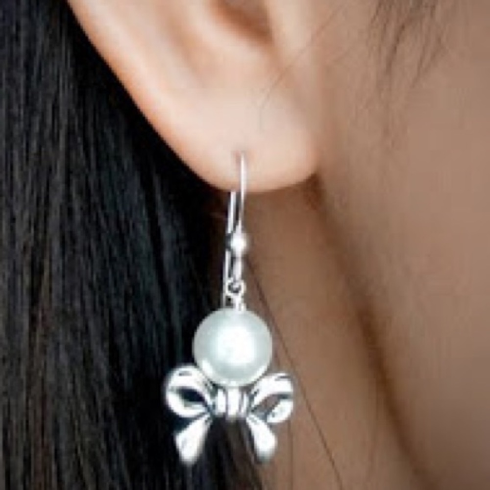 Golden Bow pearl earrings