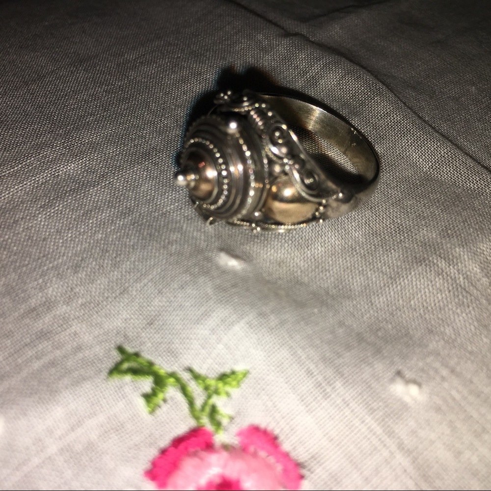 UNIQUE VINTAGE POISON RING 💍