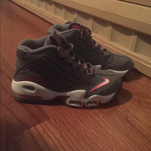 Nikes 4y - Picture 2 of 3