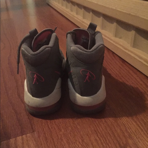 Nikes 4y - Picture 3 of 3