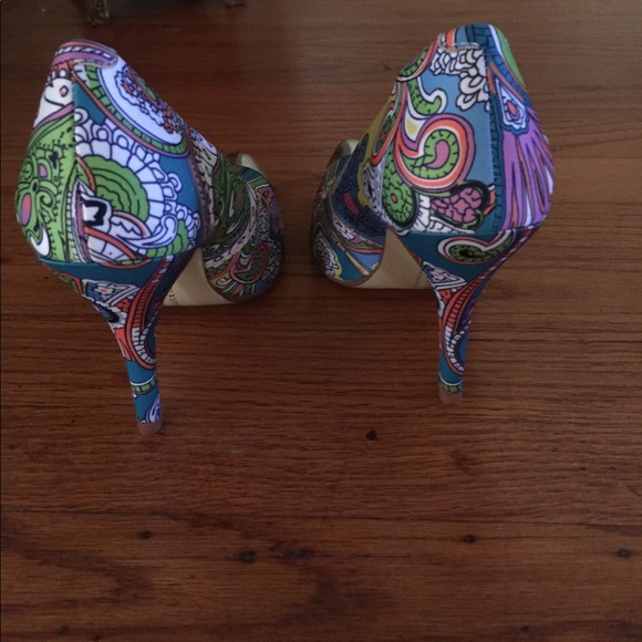 Chinese Laundry Danger Zone Heels - Picture 5 of 7