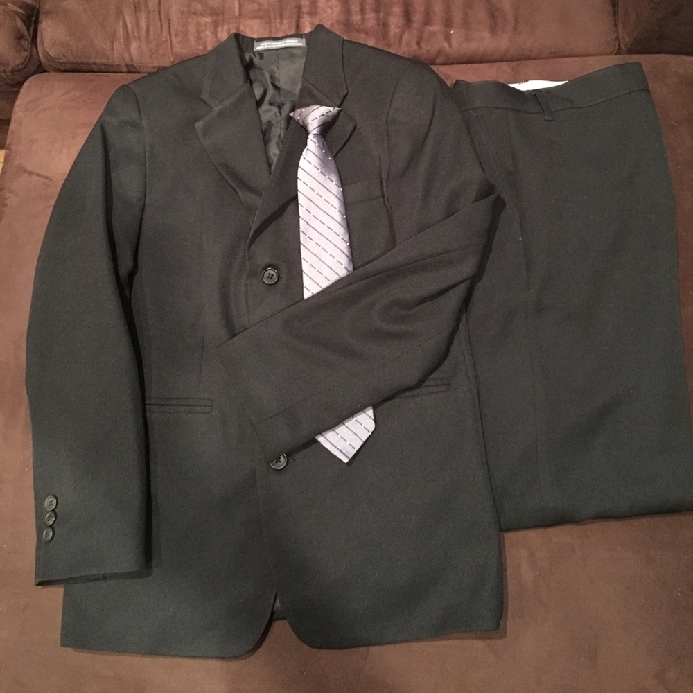 Boys Navy Blue Suit & Tie