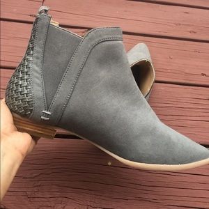 ✨GREY SUEDE BOOTIES✨