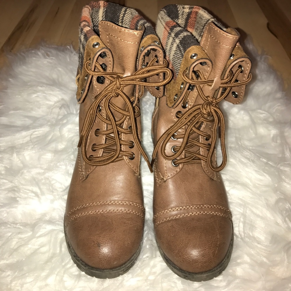 BOOTIES