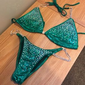 Green Competition Suit