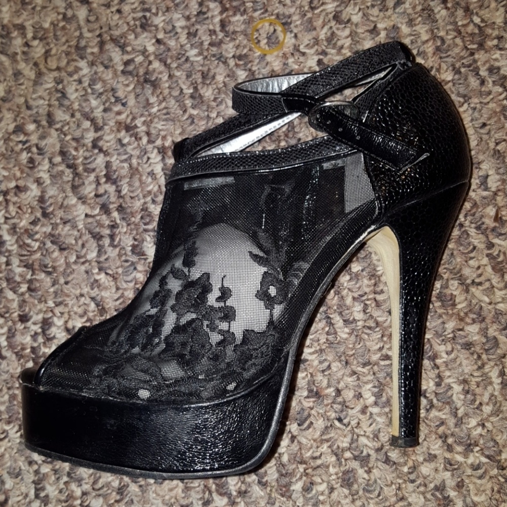 Size6 Lace Heels