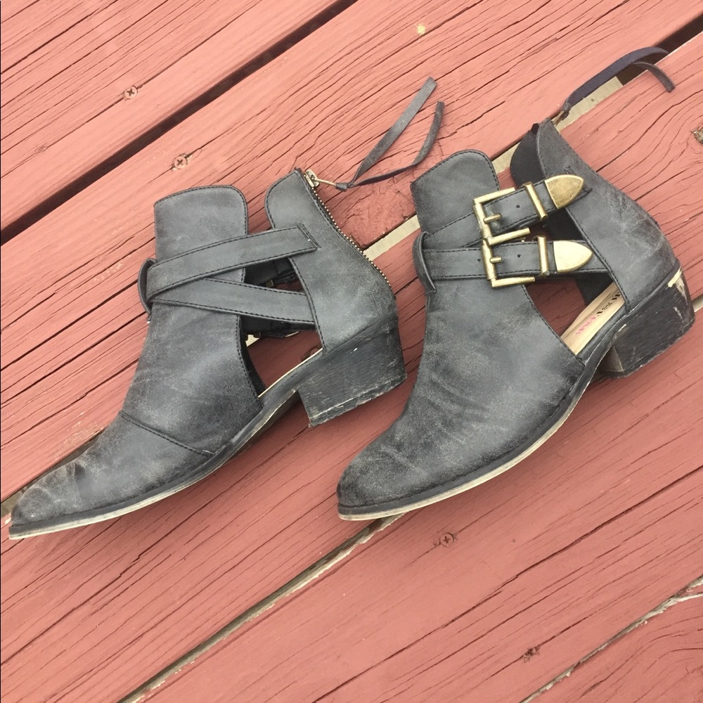 ✨CUT OUT BOOTIES✨