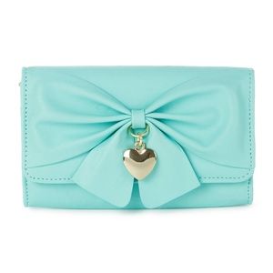 CLAIRES FAUX MINT GREEN WALLET.