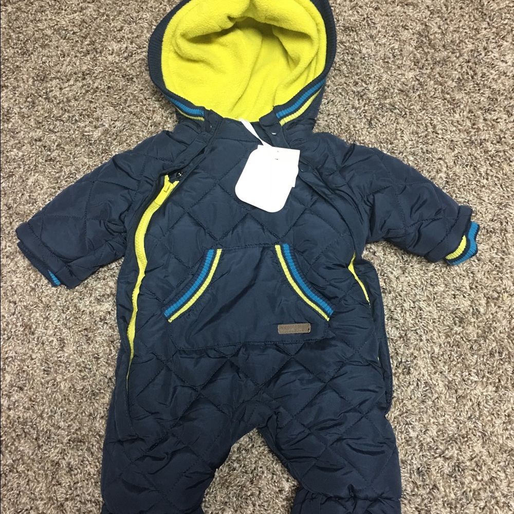 FINAL PRICE!🔥0-3 month snow suit