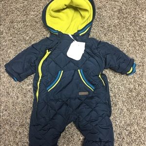FINAL PRICE!🔥0-3 month snow suit