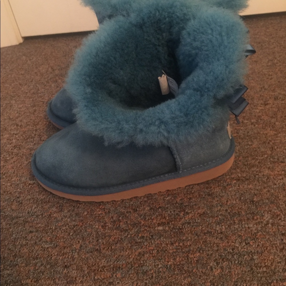 🚨SOLD🚨 Authentic Ugg boots sz 2 - Picture 4 of 8