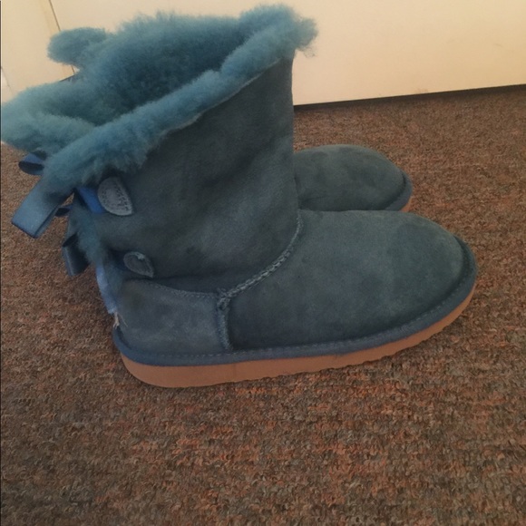 🚨SOLD🚨 Authentic Ugg boots sz 2 - Picture 2 of 8