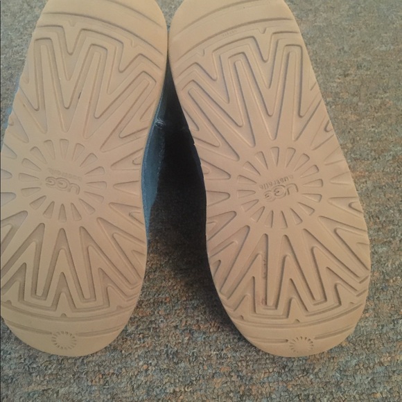 🚨SOLD🚨 Authentic Ugg boots sz 2 - Picture 5 of 8
