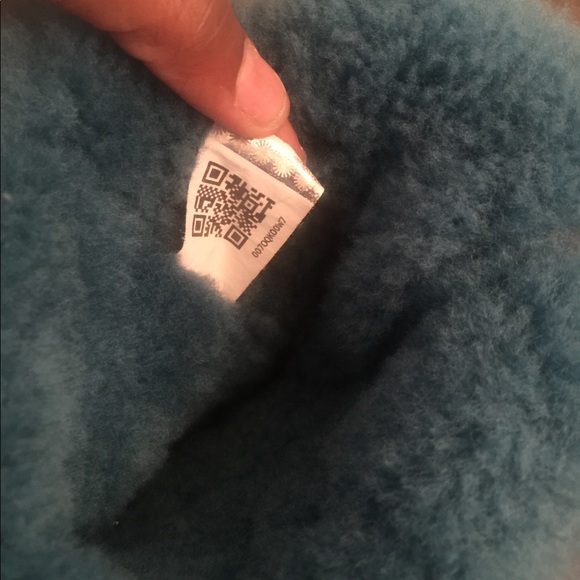 🚨SOLD🚨 Authentic Ugg boots sz 2 - Picture 6 of 8