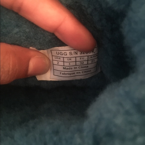 🚨SOLD🚨 Authentic Ugg boots sz 2 - Picture 8 of 8