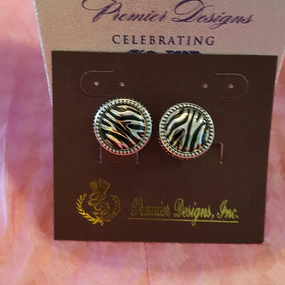 NWT, NIB Premier Designs earrings