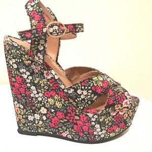Floral Print Platform Wedge