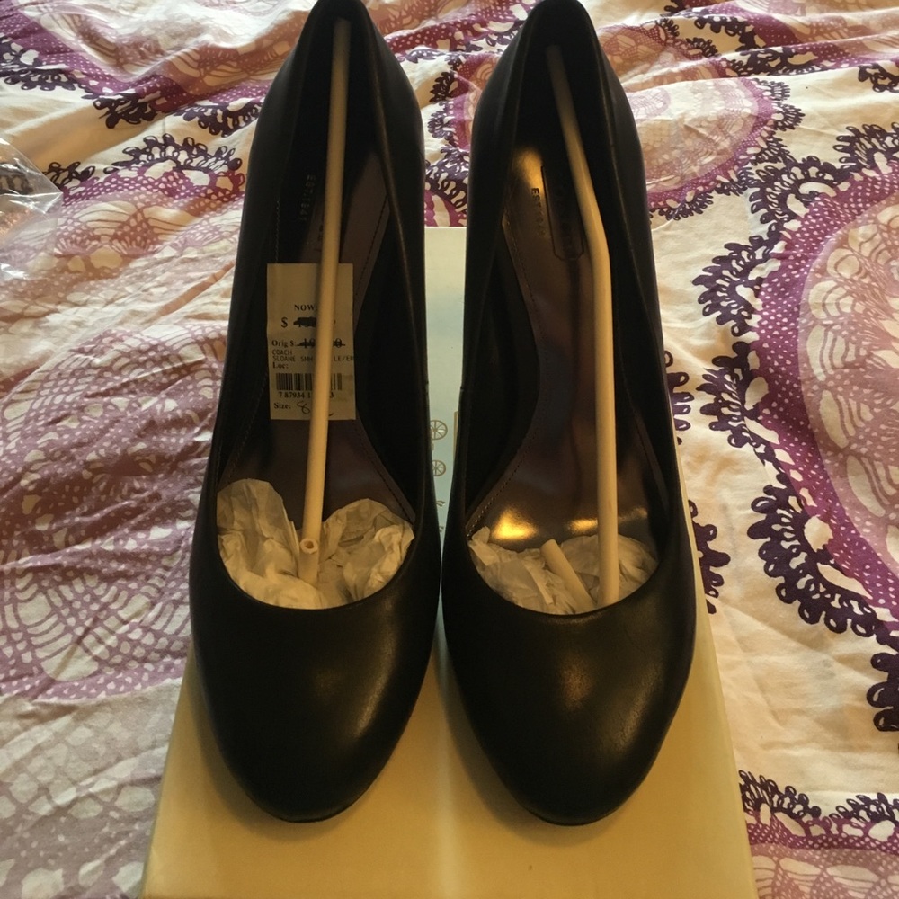 *COACH* round toe leather heels