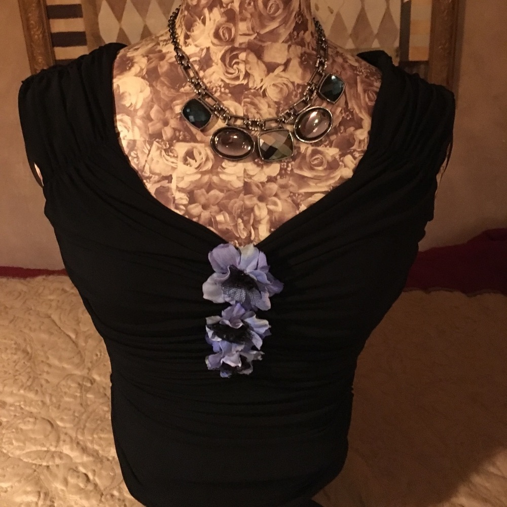 🌺Blk sleeves with 3 flowers 🌺