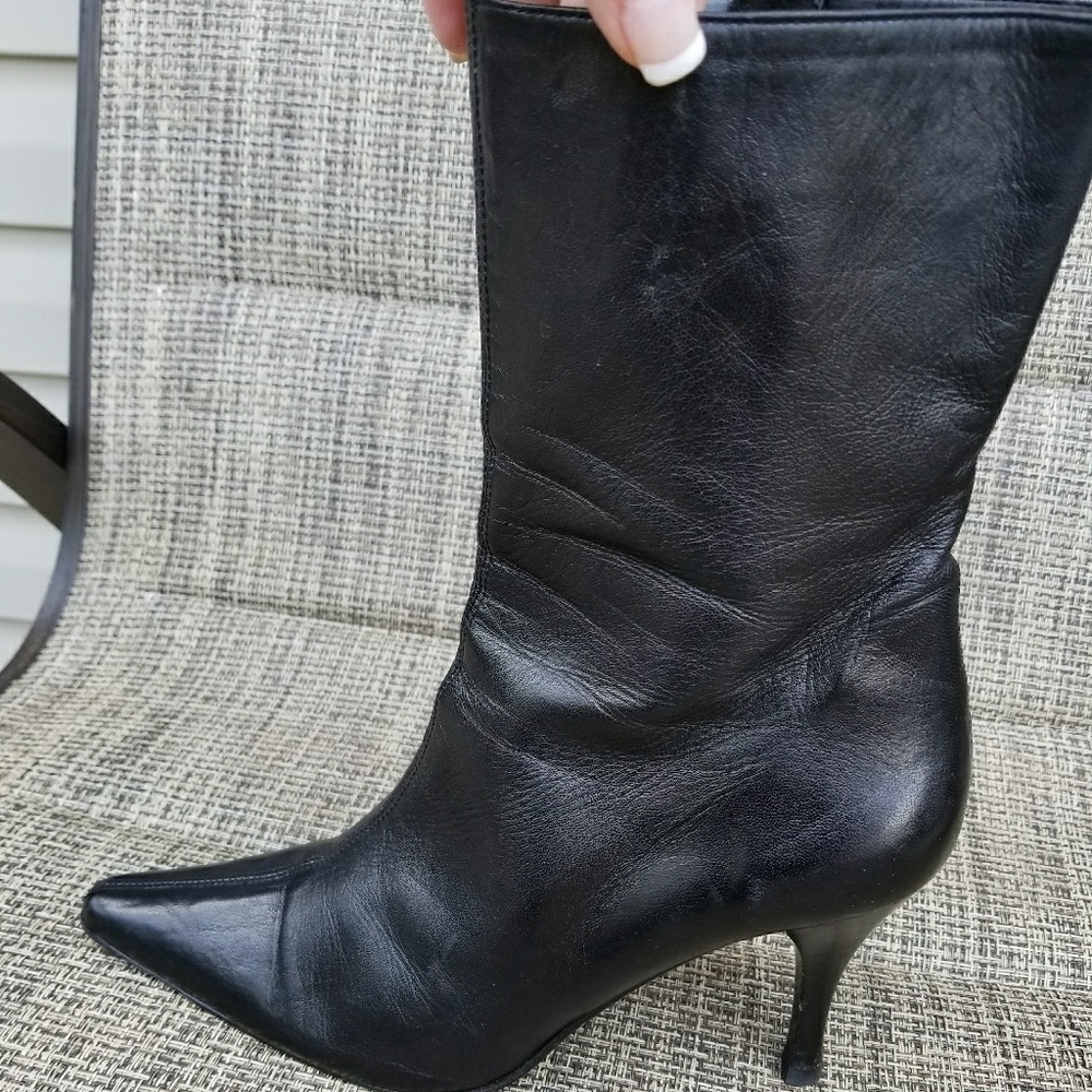 Sexy black leather boots.