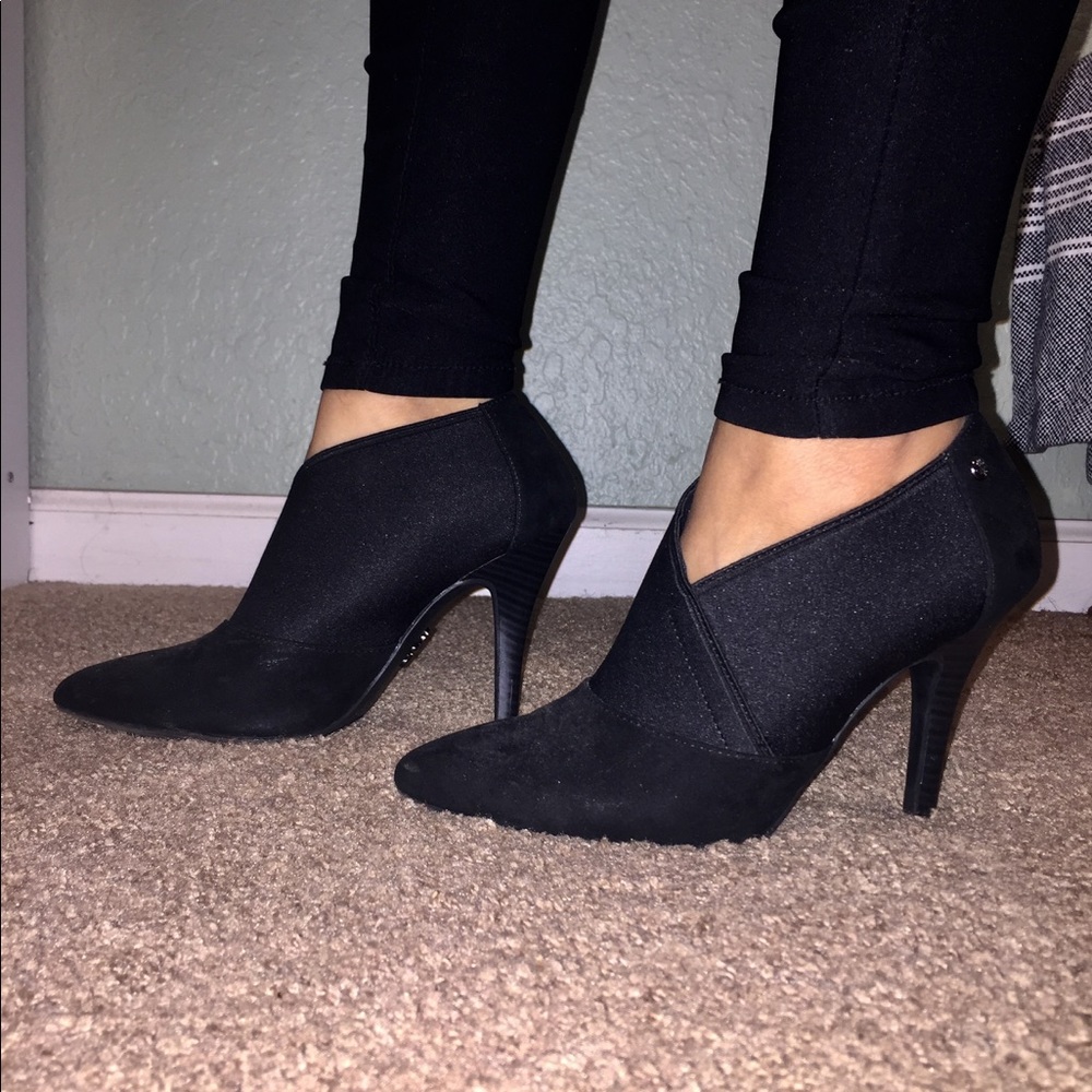 Suede black simply 👠🐾 by Vera wang