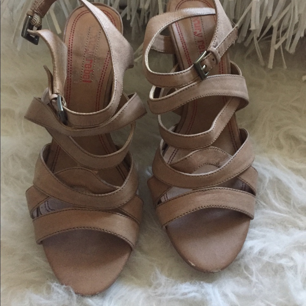 Luxury Rebel Block Heels - Picture 2 of 4