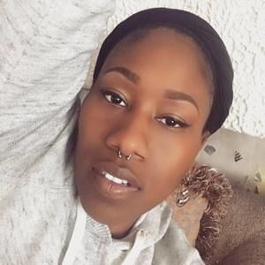 Meet your Posher, Aziza