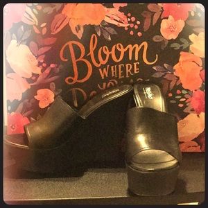 Mossimo black slide in wedges
