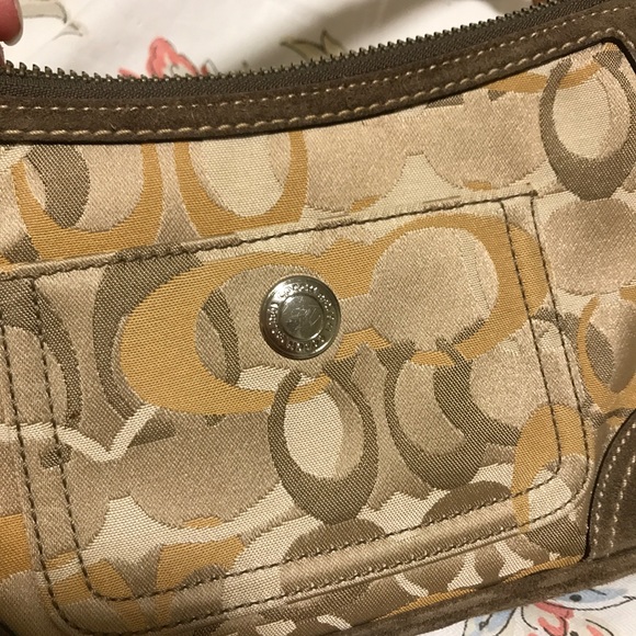 Signature Coach shoulder bag! - Picture 2 of 4